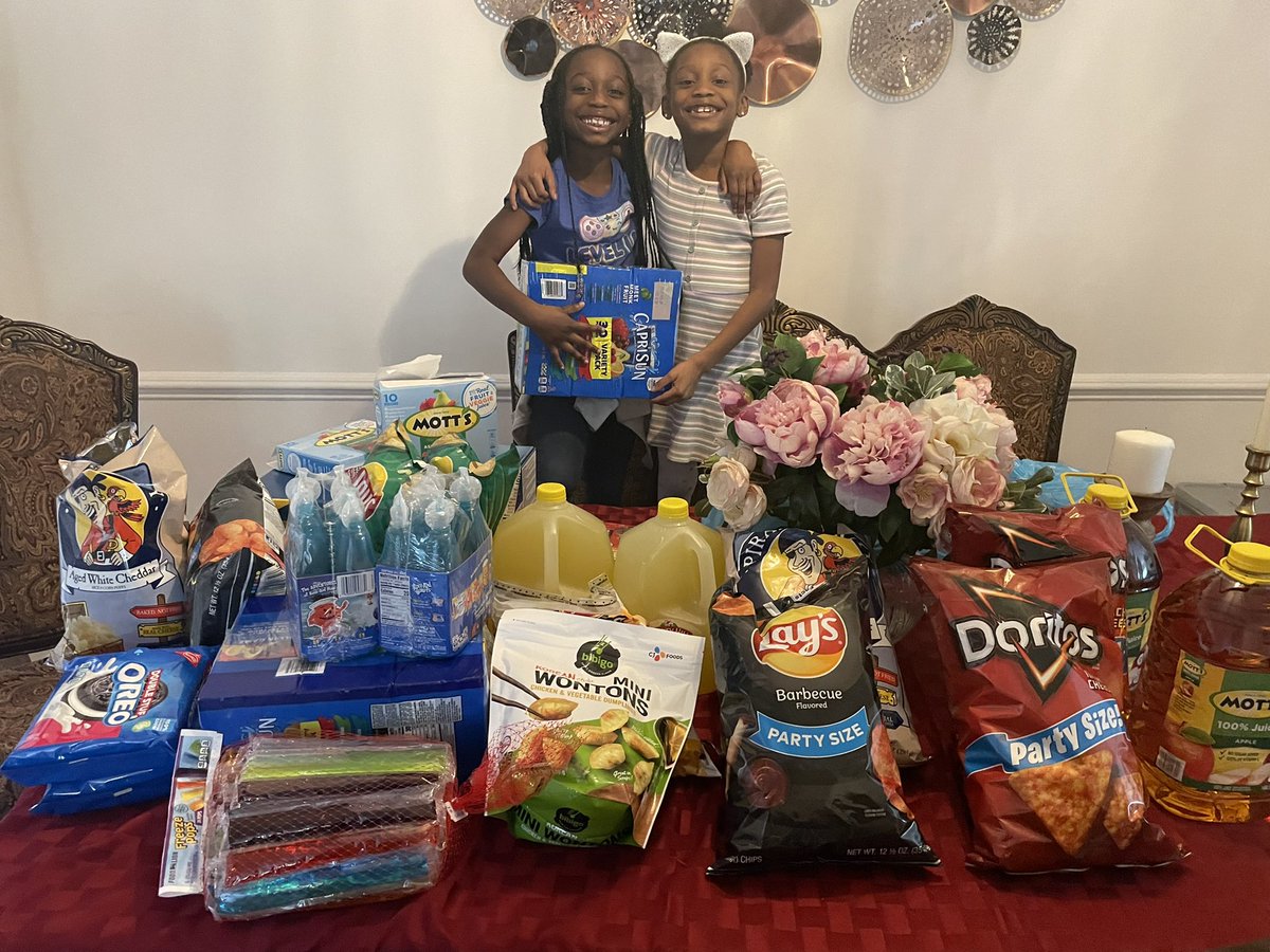 JAMAiwuyor's tweet photo. Y’all!!!!! @Instacart sent their “order.” 
😭😭😭 https://t.co/WwuyogNw0K