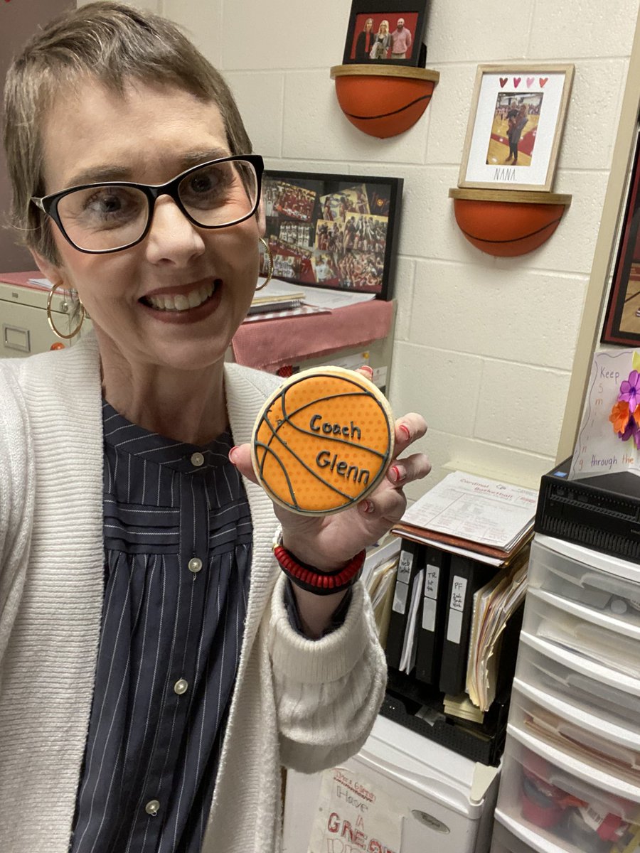 coachglennLHS's tweet photo. Some say basketball is a long season. For me, this season was measured differently. Some days were long, sick & painful. But there was growth, strength, & support. 1st pic is today: 1st day of districts. 2nd pic was 3rd day of practice: surgery day. #4quartersSTRONG #breastcancer https://t.co/8nkkDwHmZL