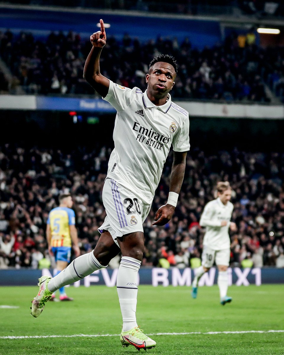 RevivalsportsGh's tweet photo. What a come back for Real madrid.
Mistake from Allison.
Vinicius capitalised 

Liverpool 2-2 Real madrid 

#uefachampionsleague https://t.co/HtueQ6wZMY