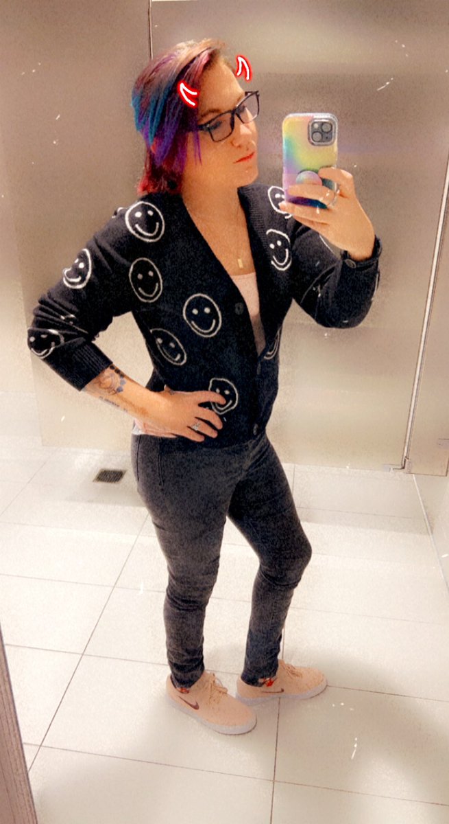 SharpBladed's tweet photo. Heard It was #gamedevfashionweek and decided I’d go stylin’ to work a few times this week.
Today is pink and black! Don’t forget to smile nerds! #gamedevelopment #qaanalyst #qagamedev #itshouldjustwork https://t.co/K58Ri2NYRi