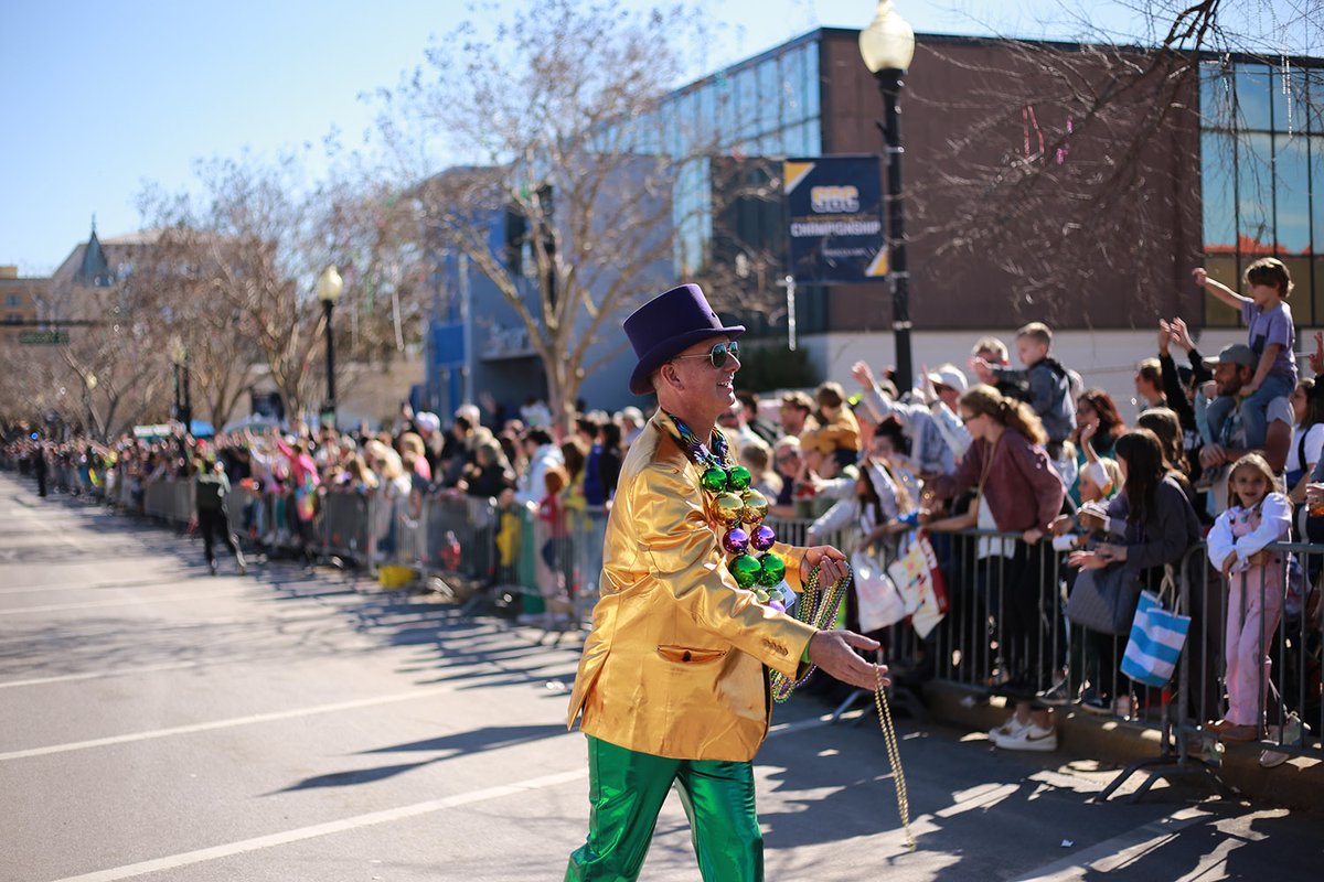 myescambia's tweet photo. 💜💛💚 Laissez les bons temps rouler! Escambia County had a great time at Saturday's Pensacola Grand Mardi Gras Parade. We hope everyone is enjoying Moon Pies and King Cake today!

👏 Thank you to county staff and volunteers for your hard work! https://t.co/bfEsJDqcw0
