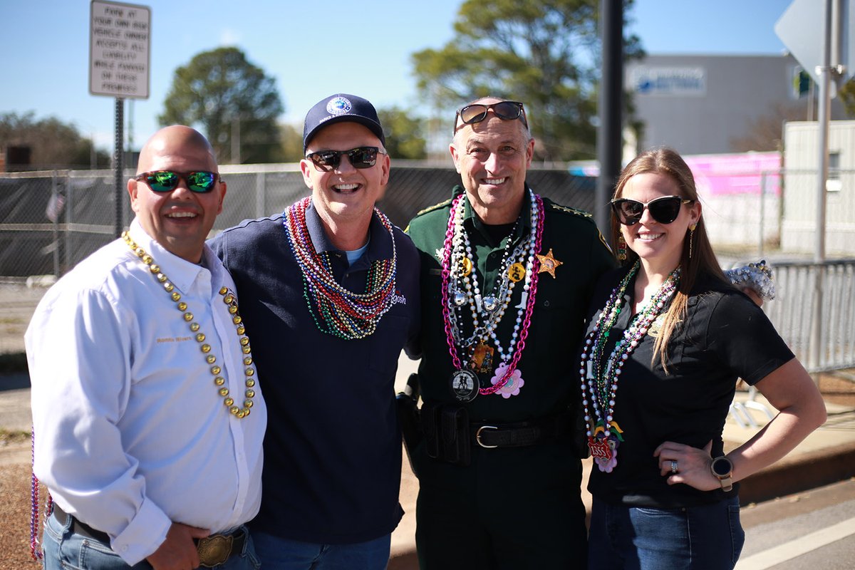 myescambia's tweet photo. 💜💛💚 Laissez les bons temps rouler! Escambia County had a great time at Saturday's Pensacola Grand Mardi Gras Parade. We hope everyone is enjoying Moon Pies and King Cake today!

👏 Thank you to county staff and volunteers for your hard work! https://t.co/bfEsJDqcw0