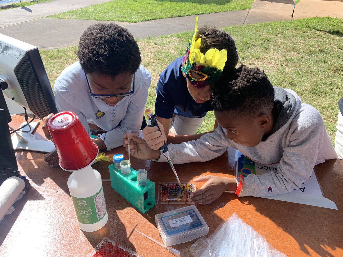 TampaAbe's tweet photo. (10/10) We loved being a part of @stpetescifest this past weekend. So many happy faces! Thanks to everyone who came out and showed their support for our program. #scienceinthesun #stemeducation #floridaeducation https://t.co/5eizFkj87j