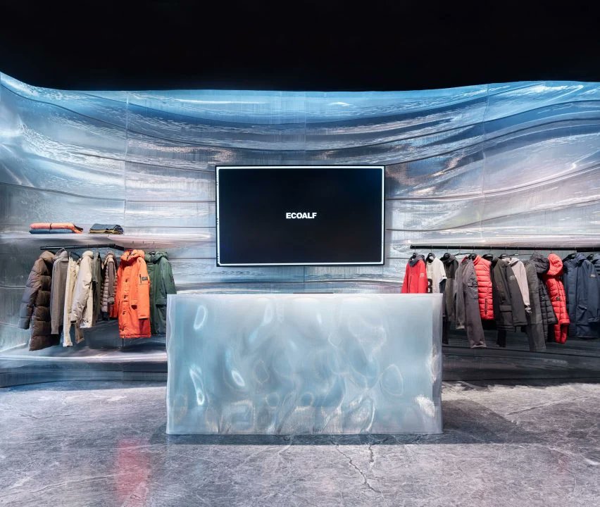 _altave's tweet photo. #Ecoalf y su nuevo visión de la “Tienda Ecoeficiente”. 
Fabricado con 3,3 toneladas d #plástico #reciclado mediante impresión 3d.
Fiel a los valores d #Innovación, #Diseño y #Sostenibilidad de @ecoalf #EconomiaCircular #Retail #ComercioSostenible #RSE #ODS
https://t.co/rzHosfmBPn https://t.co/ErudIS2vGR