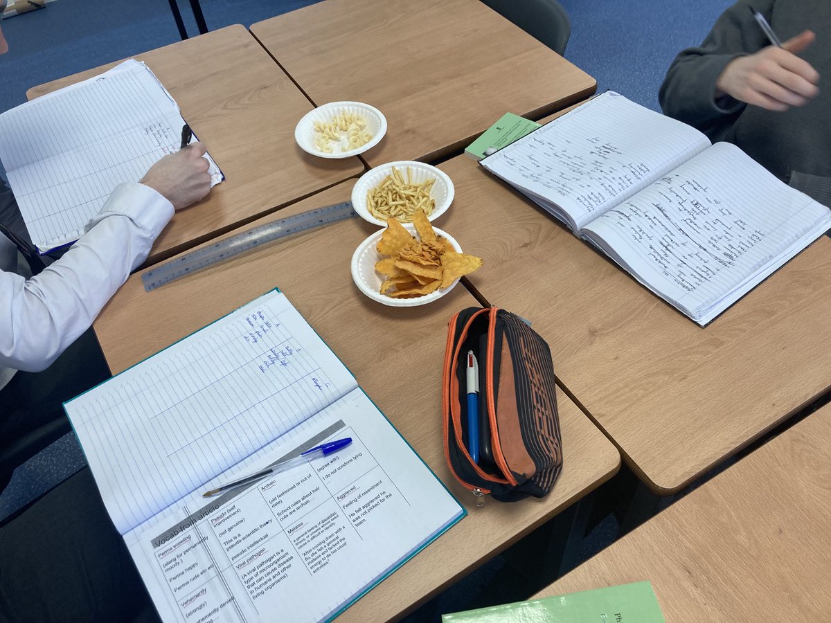MsCGarry1's tweet photo. 5th Year English sampling crisps today to kick start the Comparative 😃 https://t.co/qrh8tl4Dlh