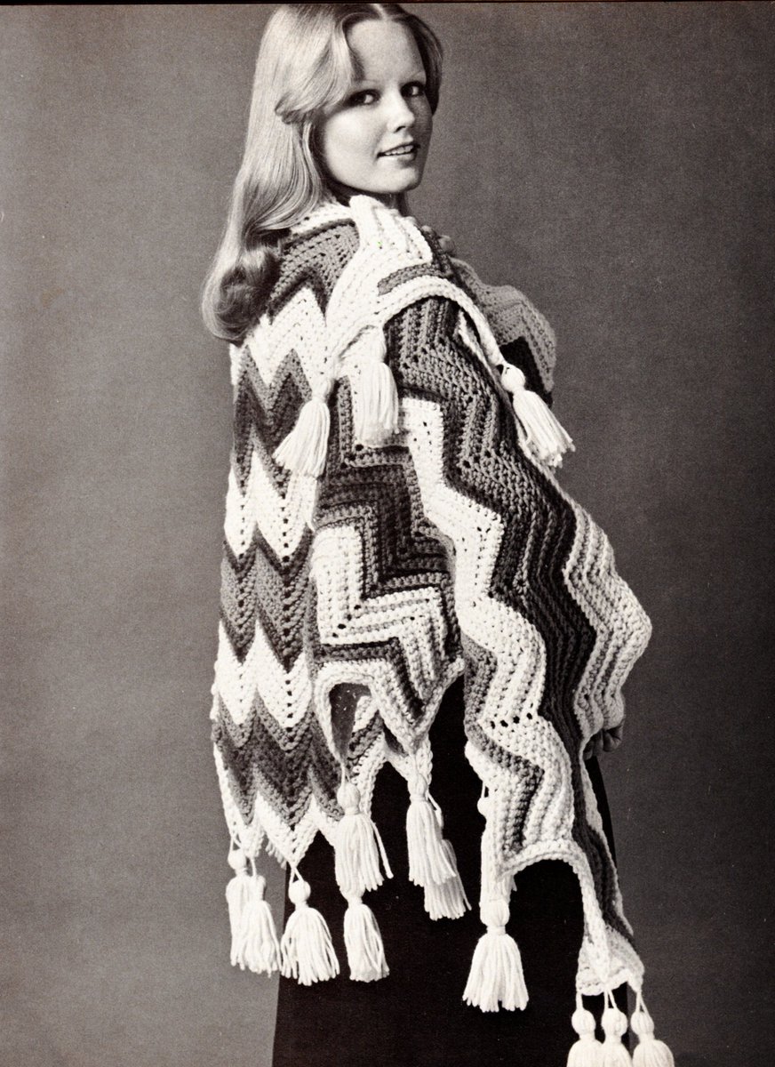 Tabarrocollect1's tweet photo. Good morning😊
Collection item No.B-56
Crocheted Pattern for cape or shawl
#cape
#Crochetedpattern https://t.co/evNDHZdY6V