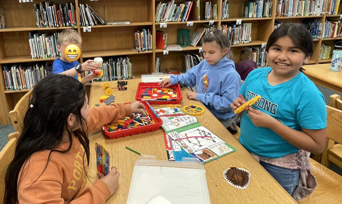 laurenbpish's tweet photo. January Brag Tag Bingo party 🎉 🎉 Students earned a cupcake, juice, and had 30 minutes to be creative—building, coloring, working on puzzles! @WeinertES @MatsRead #MatsRead #SeguinReads #GrowingReaders #WatchUsGrow https://t.co/ACDYXDGJU6