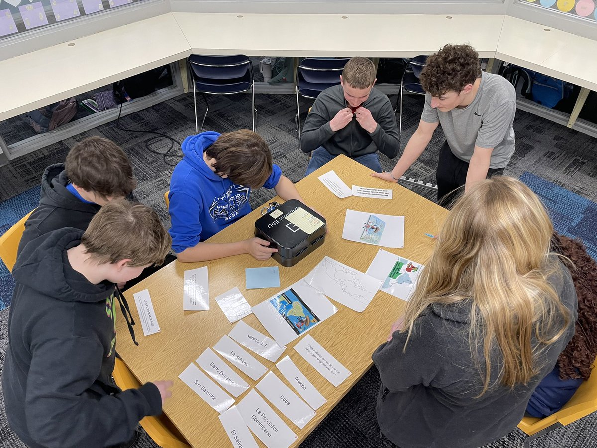 UHS Spanish & Ms. Knott’s Homeroom tweet media