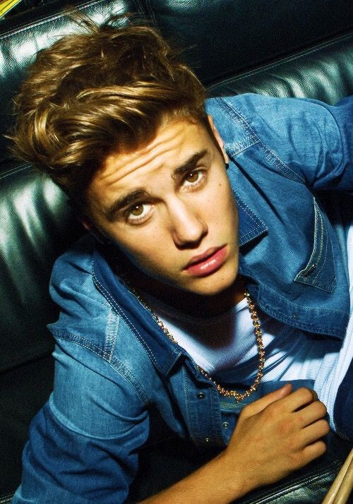 purposezs's tweet photo. justin bieber sendo um dos artistas mais versáteis da indústria; a thread https://t.co/LpxauXAwQZ