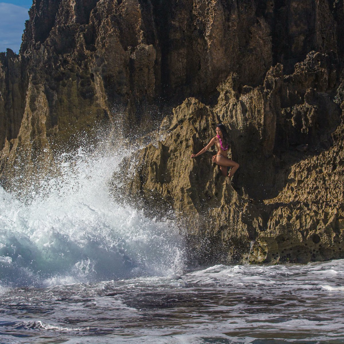 OWTTPhotography's tweet photo. When mother nature taps you on the shoulder.
#kauai #ocean #waves #photography #modelphotograpy #hawaiimodel #washingtonphotographer #spray #oceanspray #lifestyle #fashion #awesomemodel #HILife #modelinghawaii #saltyhair https://t.co/m0SiKN9Mtt