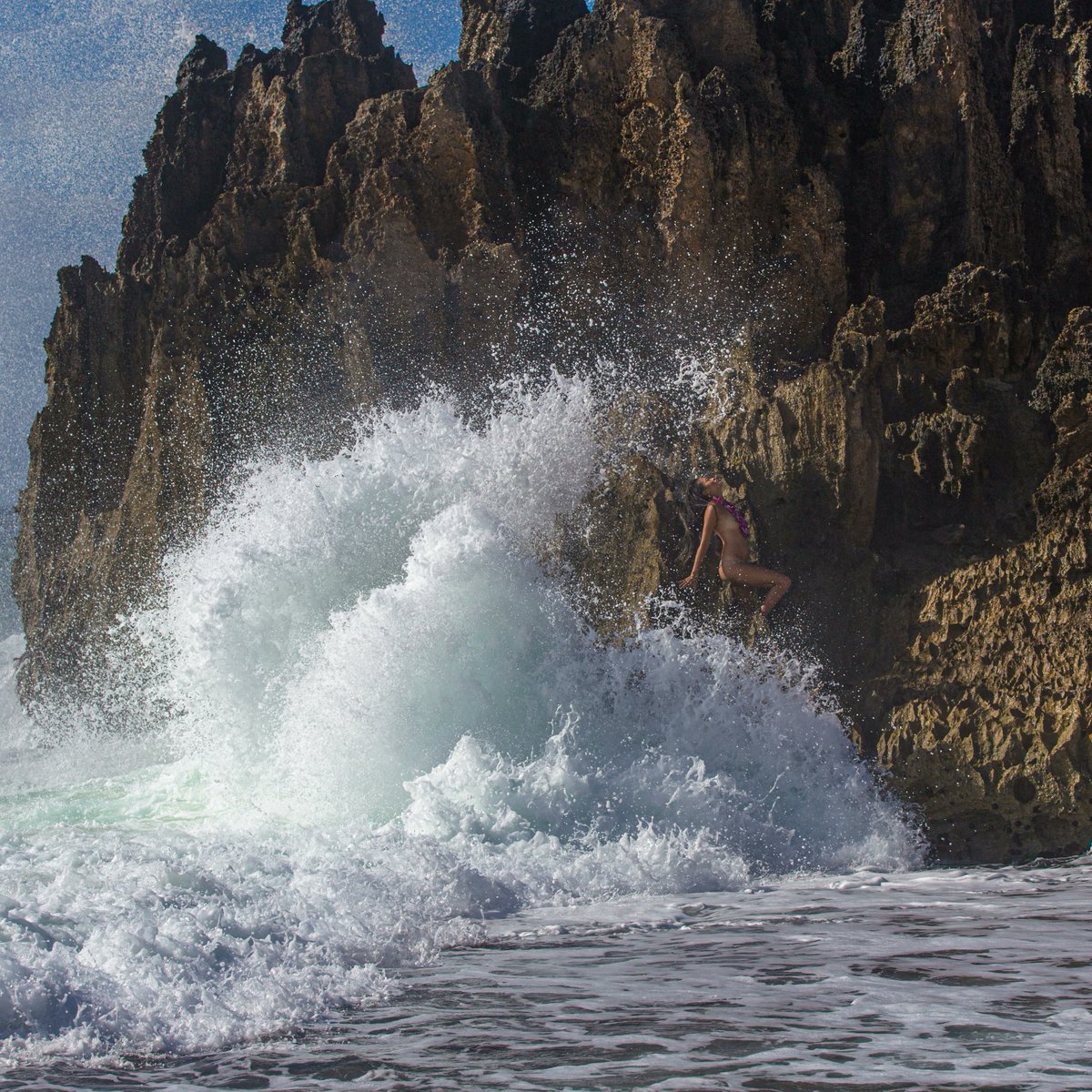 OWTTPhotography's tweet photo. When mother nature taps you on the shoulder.
#kauai #ocean #waves #photography #modelphotograpy #hawaiimodel #washingtonphotographer #spray #oceanspray #lifestyle #fashion #awesomemodel #HILife #modelinghawaii #saltyhair https://t.co/m0SiKN9Mtt