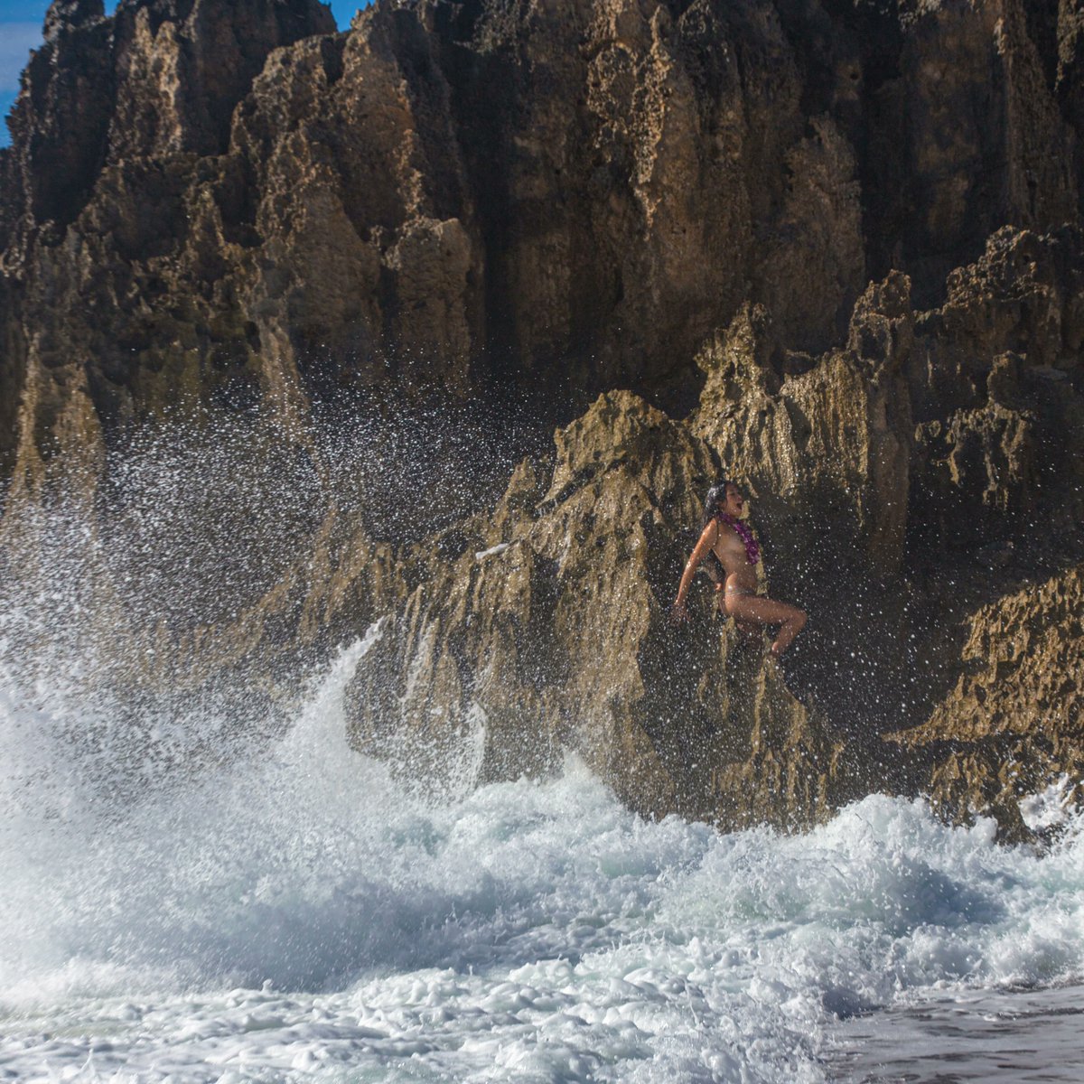 OWTTPhotography's tweet photo. When mother nature taps you on the shoulder.
#kauai #ocean #waves #photography #modelphotograpy #hawaiimodel #washingtonphotographer #spray #oceanspray #lifestyle #fashion #awesomemodel #HILife #modelinghawaii #saltyhair https://t.co/m0SiKN9Mtt