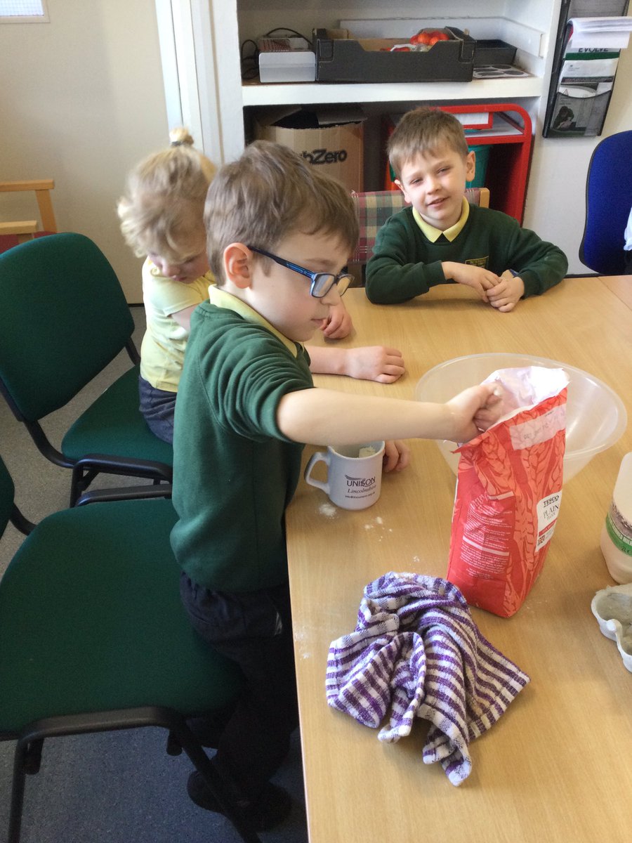 mapleclass2's tweet photo. The children of Maple Class listened to the story ‘Mr Wolfs Pancakes’ and had a great time making their own. They looked delicious! @JanFearnly @ShroveTuesday https://t.co/ewt2BYSJ4n