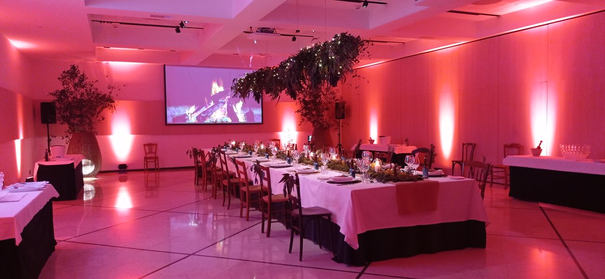 wearecollage's tweet photo. Un evento exclusivo con un chef de nuestra alta cocina Urrechu. Homenaje al producto, y la tierra. 💚✨. #eventos #events #decoracion #eventproof https://t.co/FcI8VoKmvD