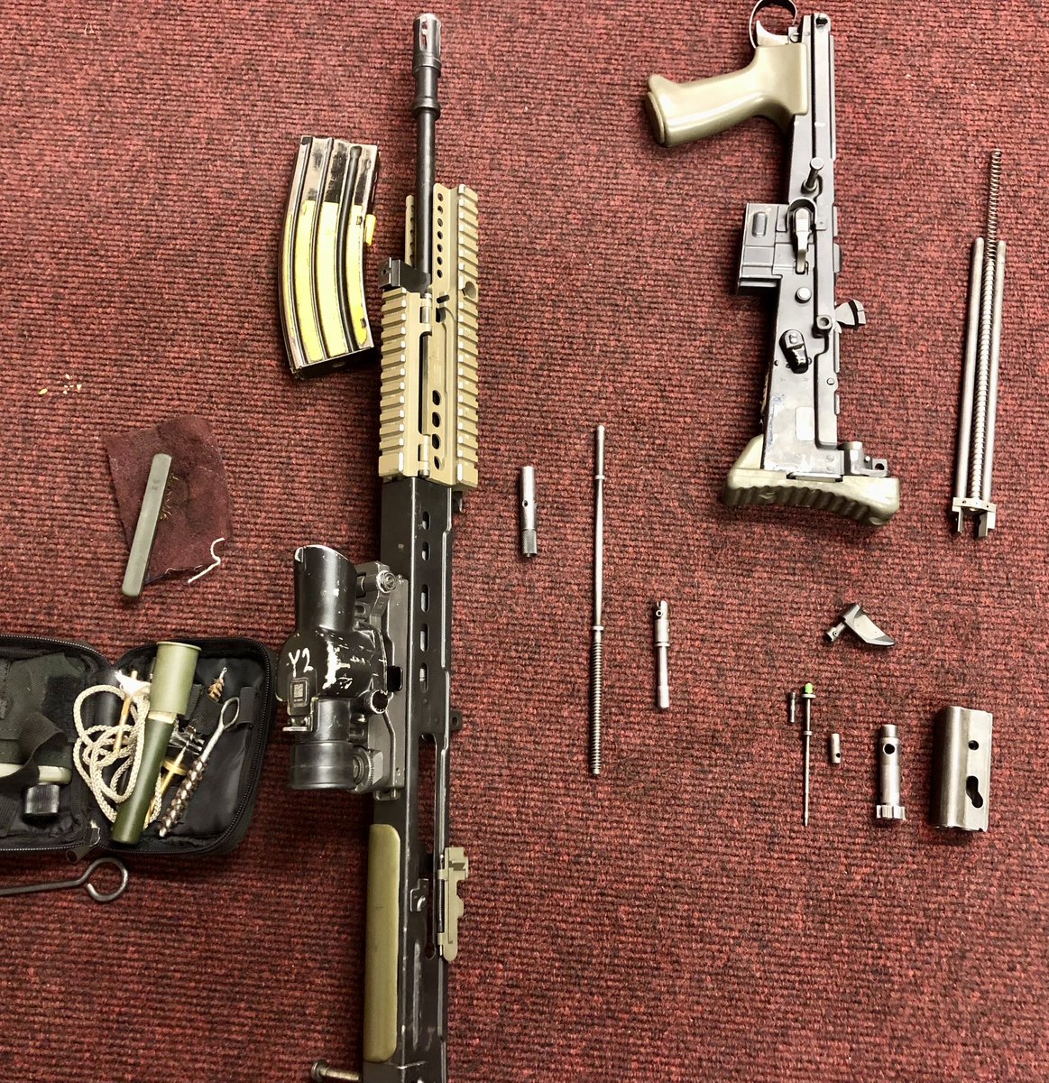 TheQOY1's tweet photo. #ASqn in #York doing more with our spare time. We’re getting the basics right. Skilled with our weapon systems, learning new skills to keep our vehicles on the road, and training smart to be physically robust. @TheQOY1 recruiting now. @RoyalArmdCorps @LDLightCav #Recce https://t.co/FvOKzV1jRG