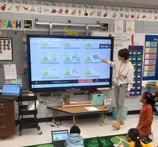 1st graders at @AlexanderElemen are loving @PearDeck! Students used the #drawit feature to solve word problems and check for mistakes. A simple lesson transformed into an interactive challenge! #edtechtools @EdTechGCS #teachersgrowingteachers #EaglesSOAR