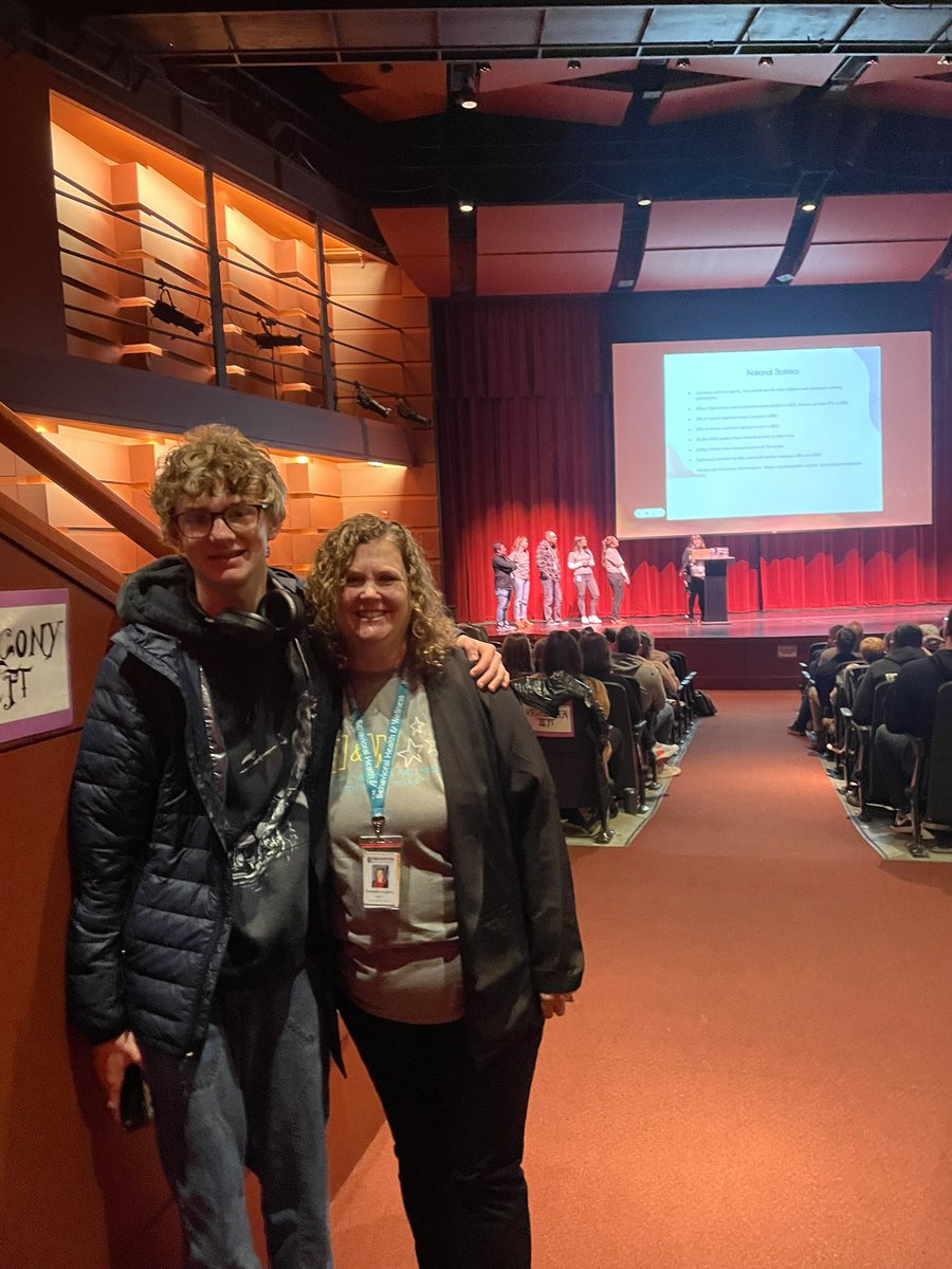 DaniHudson1980's tweet photo. I’m so lucky that my son Hudson from #ACMAzing was willing to volunteer to help with tech today for the 260+ BH&W staff professional learning that I am hosting on a non-school day for him. ❤️ @BeavertonSD #volunteerhours #childofaschooladministrator https://t.co/ePwDF9Et4F