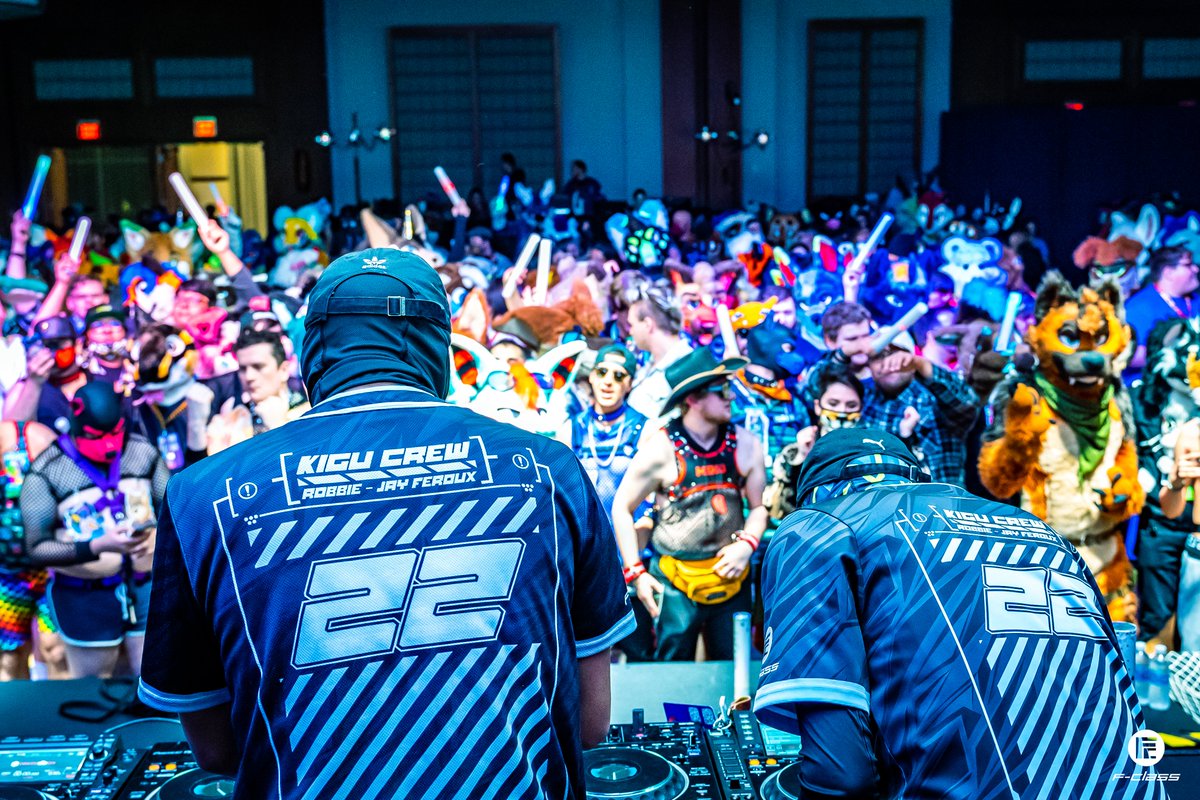 NocheRedPanda's tweet image. I might have taken a photo of you. 🎉🎉🎉🎉
#kiguboys #pdfc 
👇👇👇👇👇👇👇👇👇
nochetheredpanda.com/Anthropomorphi…
‼️‼️‼️‼️‼️‼️‼️‼️