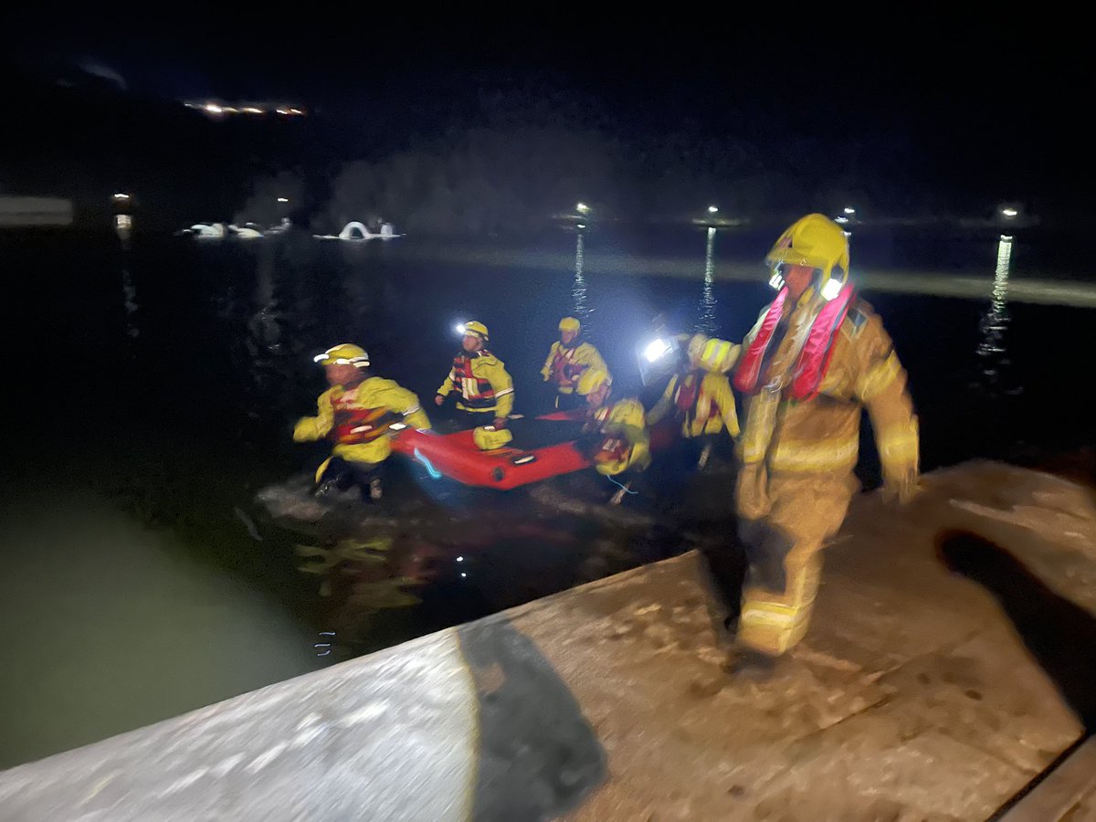 Llandod Fire (Stn 13) (@llandodfire) on Twitter photo <a href="/LlandodFire/">Llandod Fire (Stn 13)</a> Crews tonight performing a simulated rescue of a casualty from the towns Lake #trainhardrescueeasy <a href="/mawwfire/">Tân CGC / MAWW Fire</a> <a href="/partymarty740/">Martyn Field</a> <a href="/LlandodFire/">Llandod Fire (Stn 13)</a> Crews tonight performing a simulated rescue of a casualty from the towns Lake #trainhardrescueeasy <a href="/mawwfire/">Tân CGC / MAWW Fire</a> <a href="/partymarty740/">Martyn Field</a>