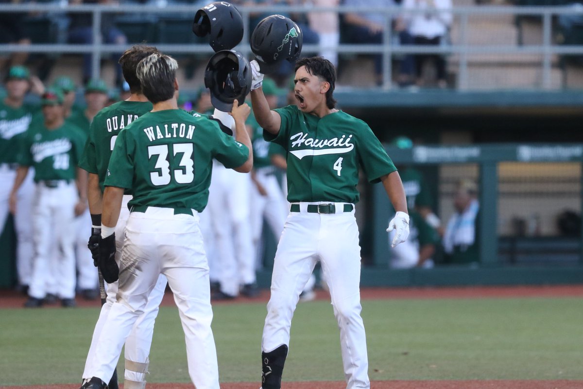 HawaiiAthletics's tweet photo. Get yourself a "Hype Crew." You'll never regret it! 

#GoBows https://t.co/7nhxLwbV2Q
