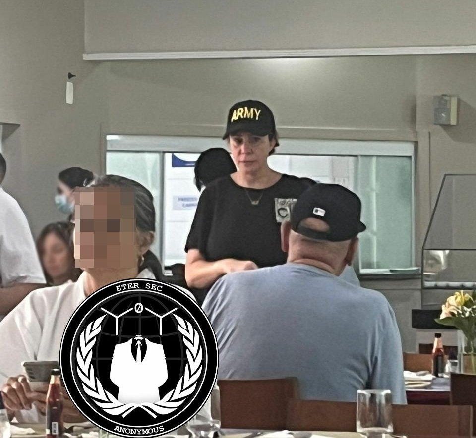 erikinhamagic's tweet photo. Carla Zambelli, a primeira dama das fake news, descansa disfarçada num spa, enquanto o povo do litoral norte de São Paulo sofre com a calamidade que se abateu na região. Aprender a votar é importante. https://t.co/Piu1HUE5ih