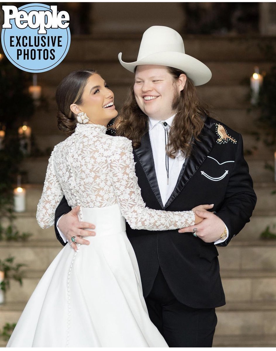 caphill_bagman's tweet image. This is what every Ole Miss Greek alum couple looks like