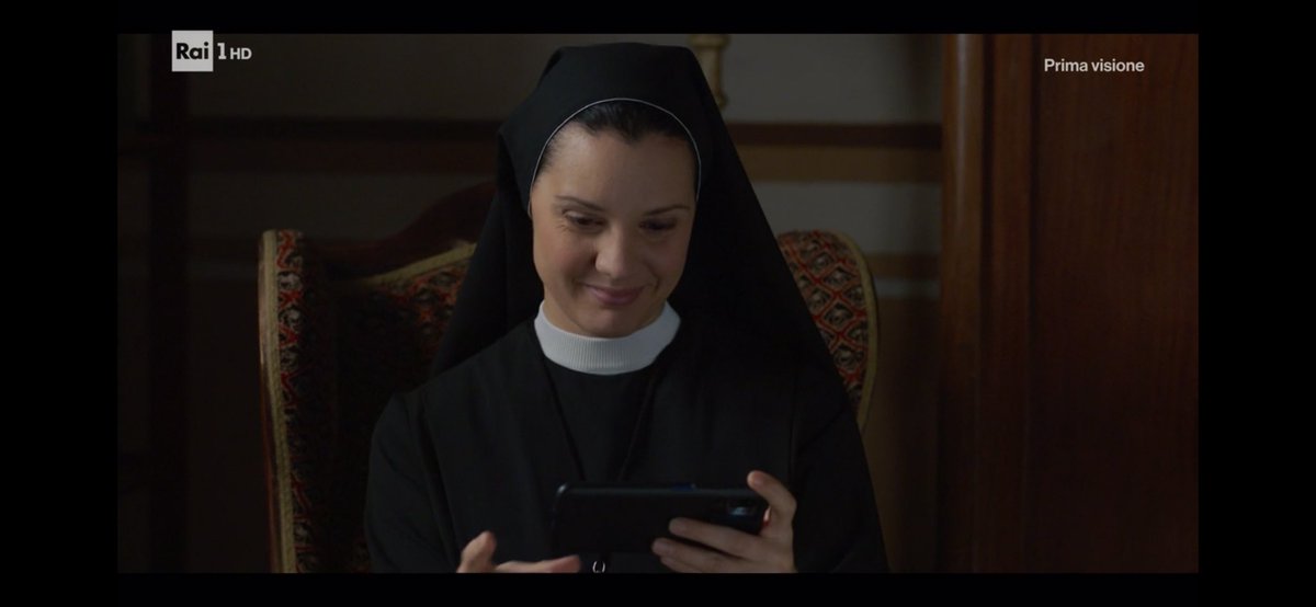 EMM293's tweet image. Dalla casa del grande fratello al Convento della Grande Sorella 
#CheDioCiAiuti7 
#spollondì 
@pierspollon