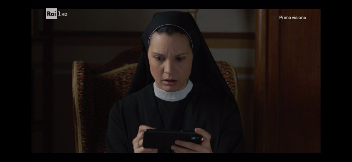 EMM293's tweet image. Dalla casa del grande fratello al Convento della Grande Sorella 
#CheDioCiAiuti7 
#spollondì 
@pierspollon