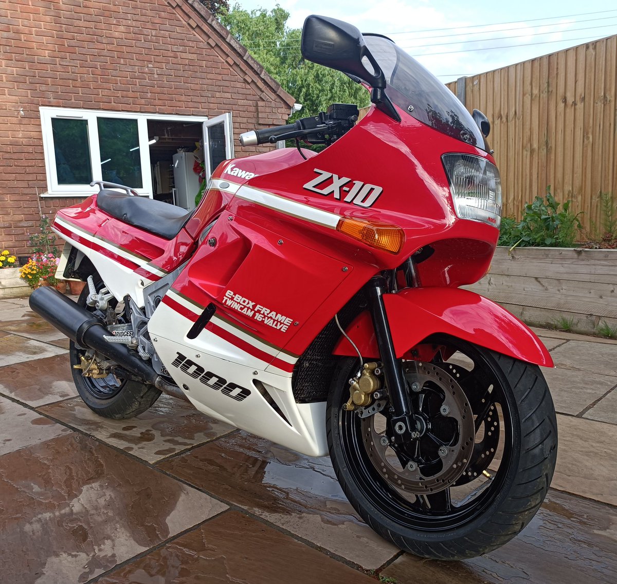 r1jono's tweet photo. @classicbikeshow Nice looker but prefer the zx10 that came next. https://t.co/FR3QLdkVrE