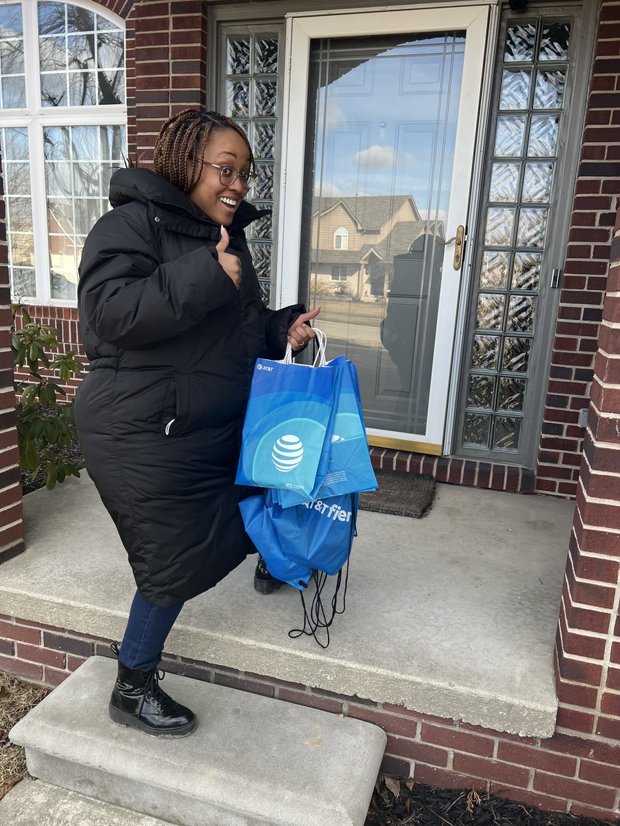 Spreading the good news of AT&T Fiber with bags of swag!!!! @Farrah__Johnson @Jason_Ziemba @BrianWest_GLM #ATTFIBER