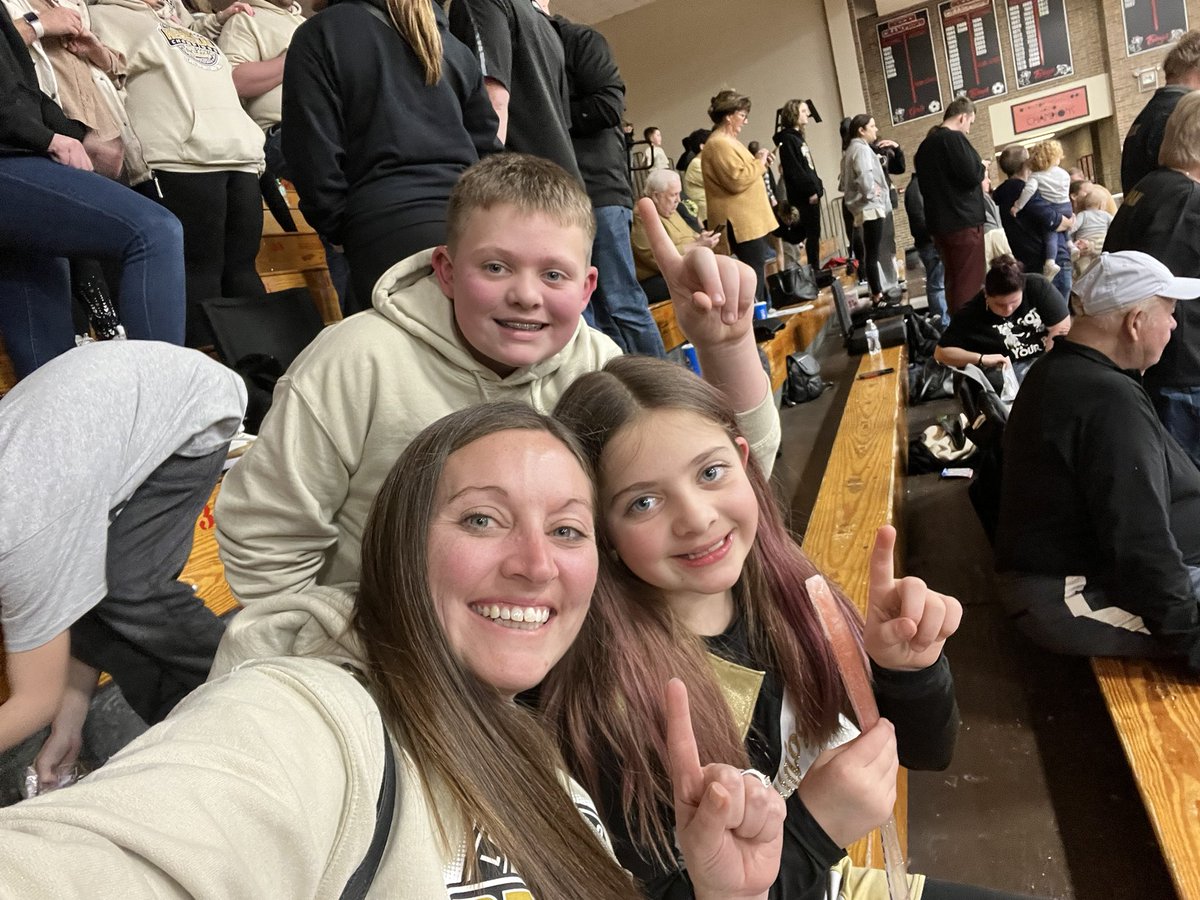 mandy_fuller's tweet photo. @GainbridgeFH @GbballLapel @IHSAA1 Go Lady Bulldogs! https://t.co/O3wx6gEs7s
