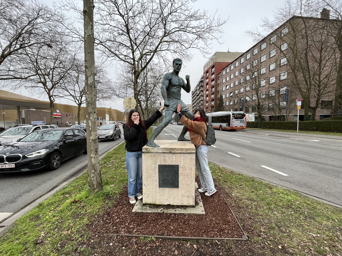 aimyvb's tweet photo. Vandaag hebben we de kans gekregen om de ballen van JCVD en het gras van RSC Anderlecht aan te raken ❤️🔥
PS: feeling blessed #beton. #Anderlecht #RITCS #JCVD #gras #schooltaak #slay https://t.co/GjvQrV4Dwt