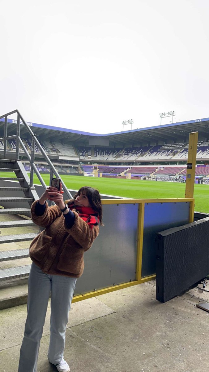 aimyvb's tweet photo. Vandaag hebben we de kans gekregen om de ballen van JCVD en het gras van RSC Anderlecht aan te raken ❤️🔥
PS: feeling blessed #beton. #Anderlecht #RITCS #JCVD #gras #schooltaak #slay https://t.co/GjvQrV4Dwt