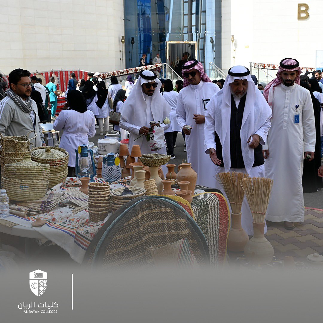 alrayancolleges's tweet photo. يوم التأسيس السعودي✨
عمق تاريخي وقيم وطنية نابعة من القلب 
احتفلت #كليات_الريان_الأهلية ممثلة برئيس الكليات والقيادات بيوم التأسيس

#يوم_التاسيس_عز_وفخر 
#يوم_التاسيس #وزارة_التعليم https://t.co/fnfTRrAlKC