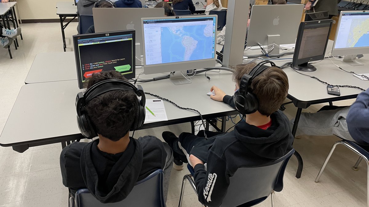 mgregotski's tweet photo. Had a great day working with @humbercrest students from the @tdsb. They studied volcanoes & earthquakes using @ArcGISOnline & @ArcGISStoryMaps. @GISAmbassador https://t.co/ghg4WSu4ci