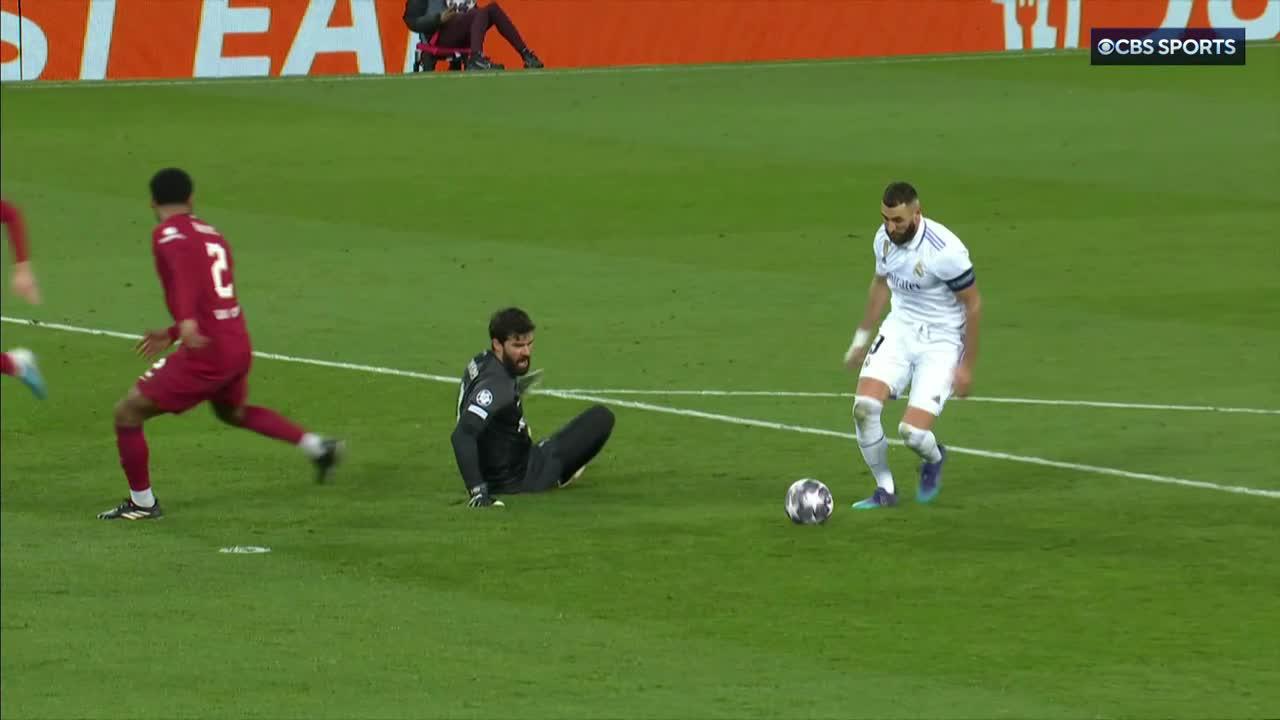 Real Madrid hit Liverpool on the counter, it's 5 and Karim Benzema's composure is on display. 🤩”