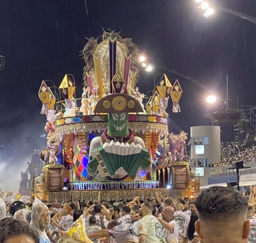 EdisonPiva's tweet photo. Valeu Mancha!!! Representou muito! @MANCHACARNAVAL 🤍🤍💚🤍🤍 https://t.co/H0gWdpKu1o