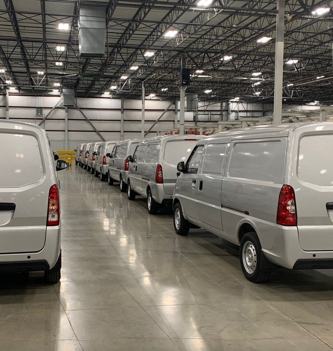 Mullen's Class 1 EV cargo vans at our AMEC facility in Tunica, MS⚡

$MULN #MullenAutomotive #MullenUSA #MullenCommercial #MullenONE #EVCargoVans #CommercialEV #ElectricFleet #ElectricVans #EV #ElectricVehicles #GreenTechnology #DriveElectric #Sustainability