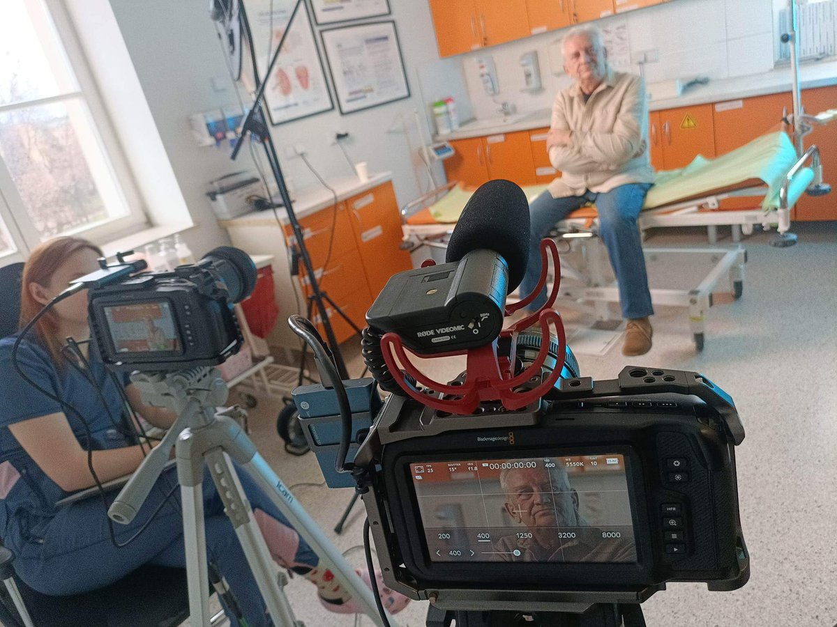 nefrotrans_umed's tweet photo. Dzisiaj na planie zdjęciowym... 🎬

#medicine #transplant #wywiad #dniotwarte #nefrologia #dzialamy https://t.co/RMf1Qdp4uI