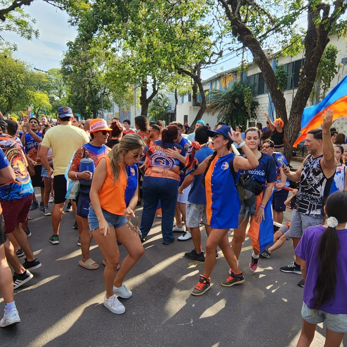 rsudamericana's tweet photo. LAS IMÁGENES DE LAS CAMPEONAS 🎭🥳
.
.
.
#Sambatotal #Corrientes #carnaval2023 #carnavalencorrientes https://t.co/z4lOhAxfs7
