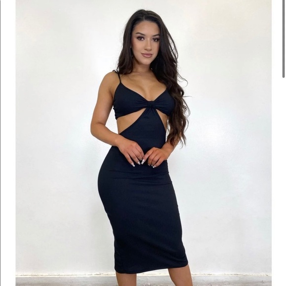 NWJUSTY's tweet photo. So good I had to share! Check out all the items I'm loving on @Poshmarkapp #poshmark #fashion #style #shopmycloset #flyingninety #kiehls: https://t.co/vj1ttfelEj https://t.co/5iOWvo96pn