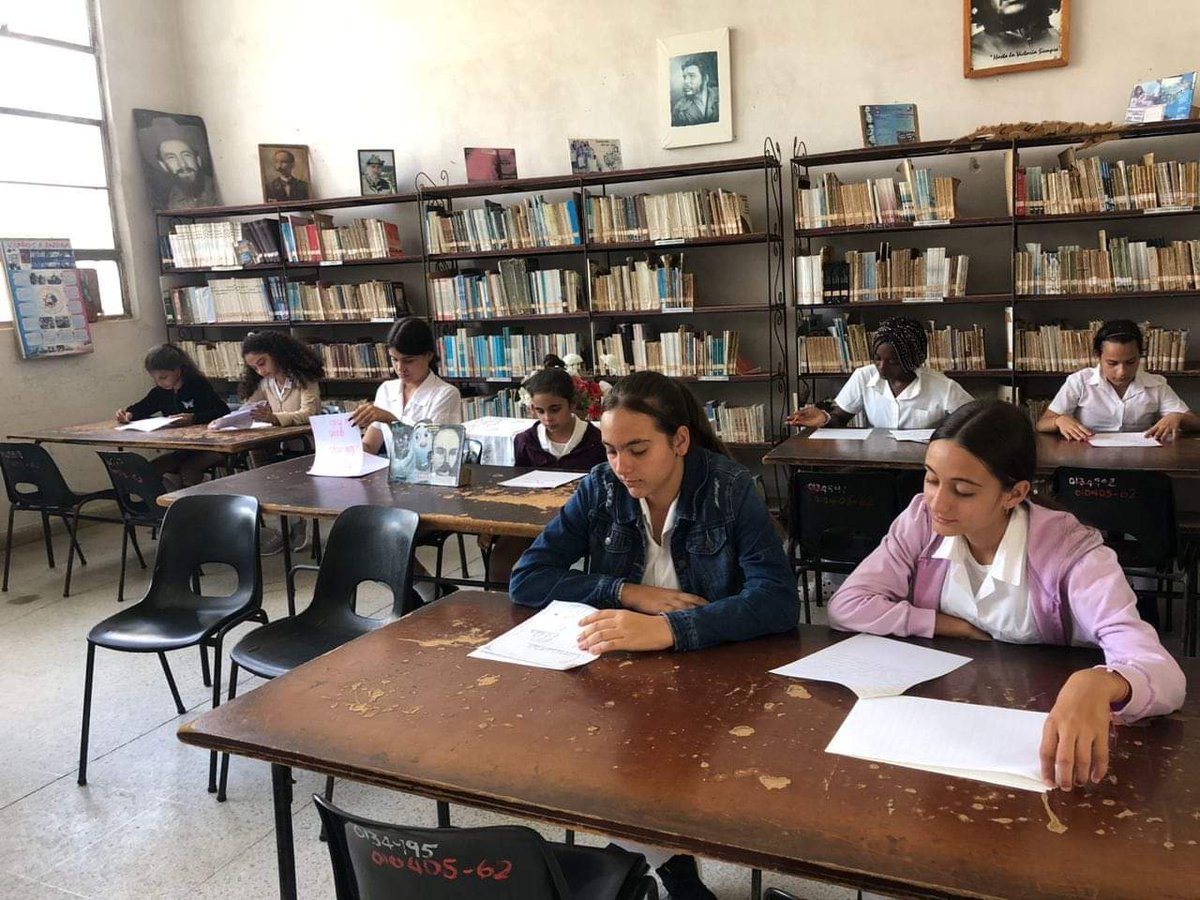 ComunicDMEColon's tweet photo. Multiplican el conocimiento a través de la lectura los educandos de los diferentes niveles educativos #ColonEnVictoria en el concurso a nivel de base: "Sabe más, quien lee más", celebrando además el #DiaDeLaLenguaMaterna @CubaMined @EMatancera @comunicadoramtz @SuselyMorfaG https://t.co/TvXSihjMjH