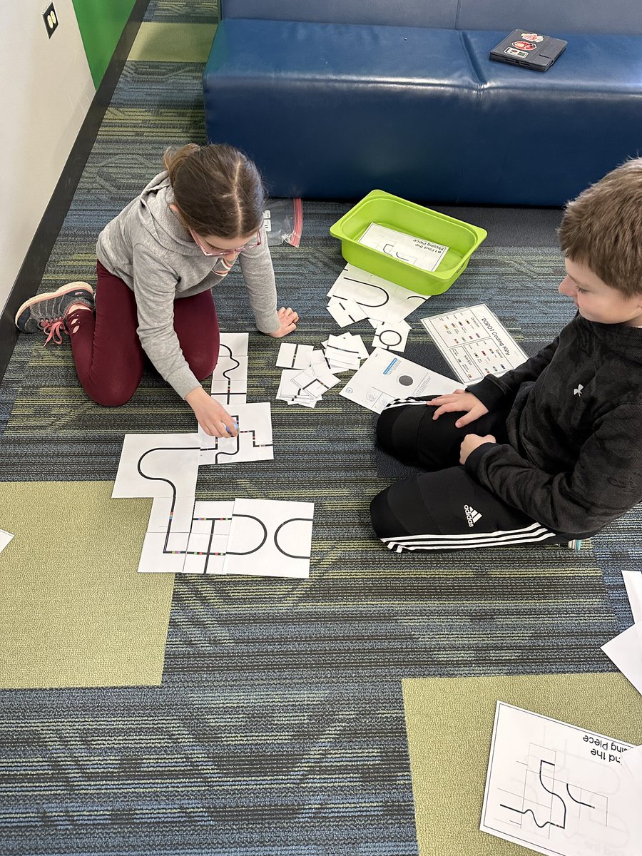 mslesser79's tweet photo. 4th graders had fun building tracks for their Ozobots! Thanks @teachtech79! #robotics https://t.co/tK0opQjWag