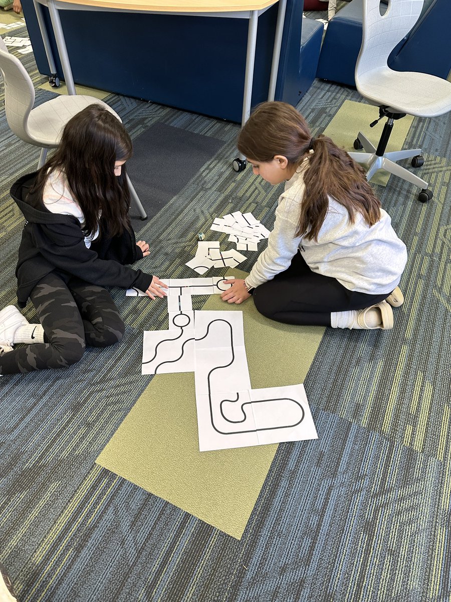 mslesser79's tweet photo. 4th graders had fun building tracks for their Ozobots! Thanks @teachtech79! #robotics https://t.co/tK0opQjWag