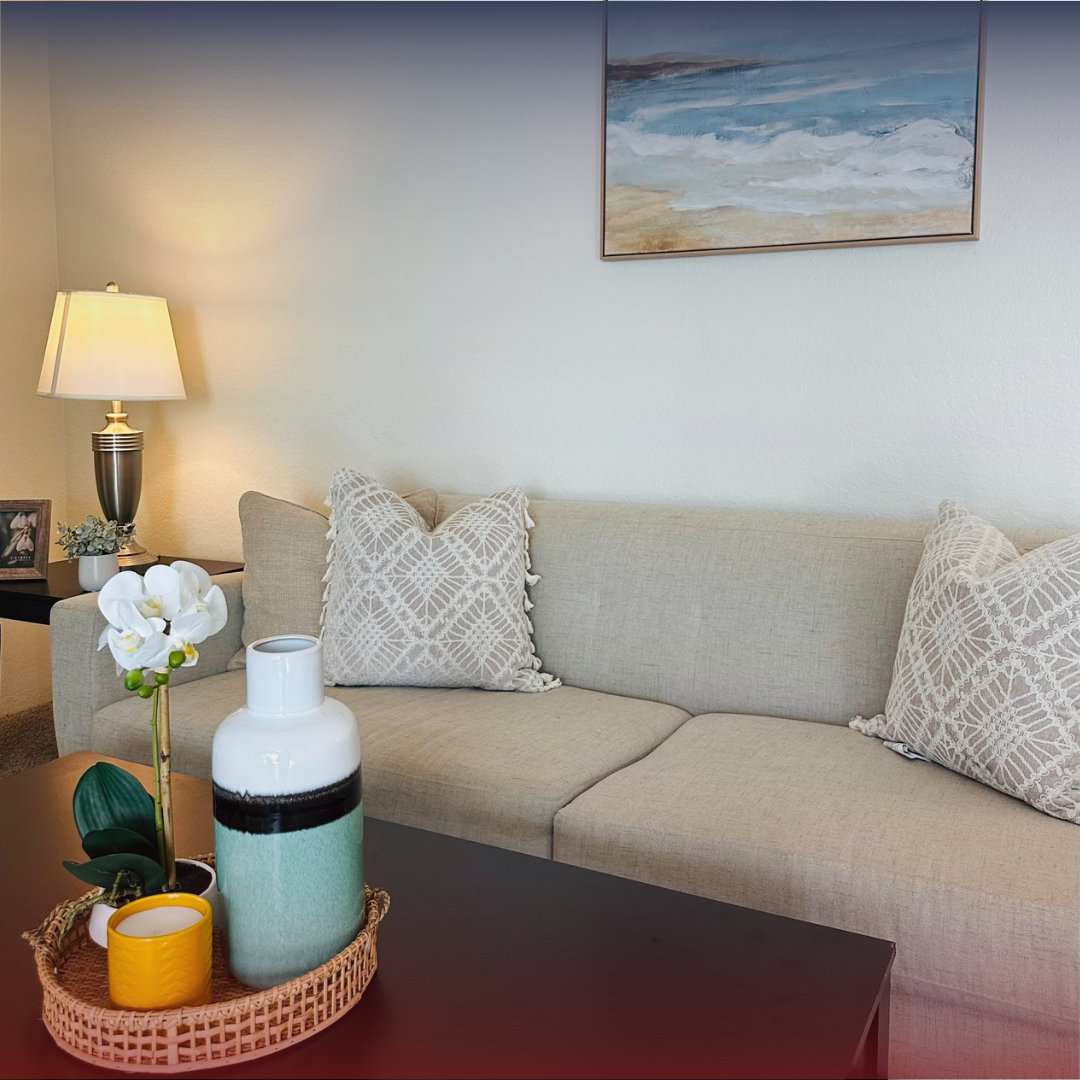 Imagine coming #home to a comfortable, #ContemporaryApartment with strong hints of rustic charm🏡

Now #Available #OneBedroom at multiple #communities with limited-time #specials in #StudioCity; visit Carloinc.net to check availability and prices.