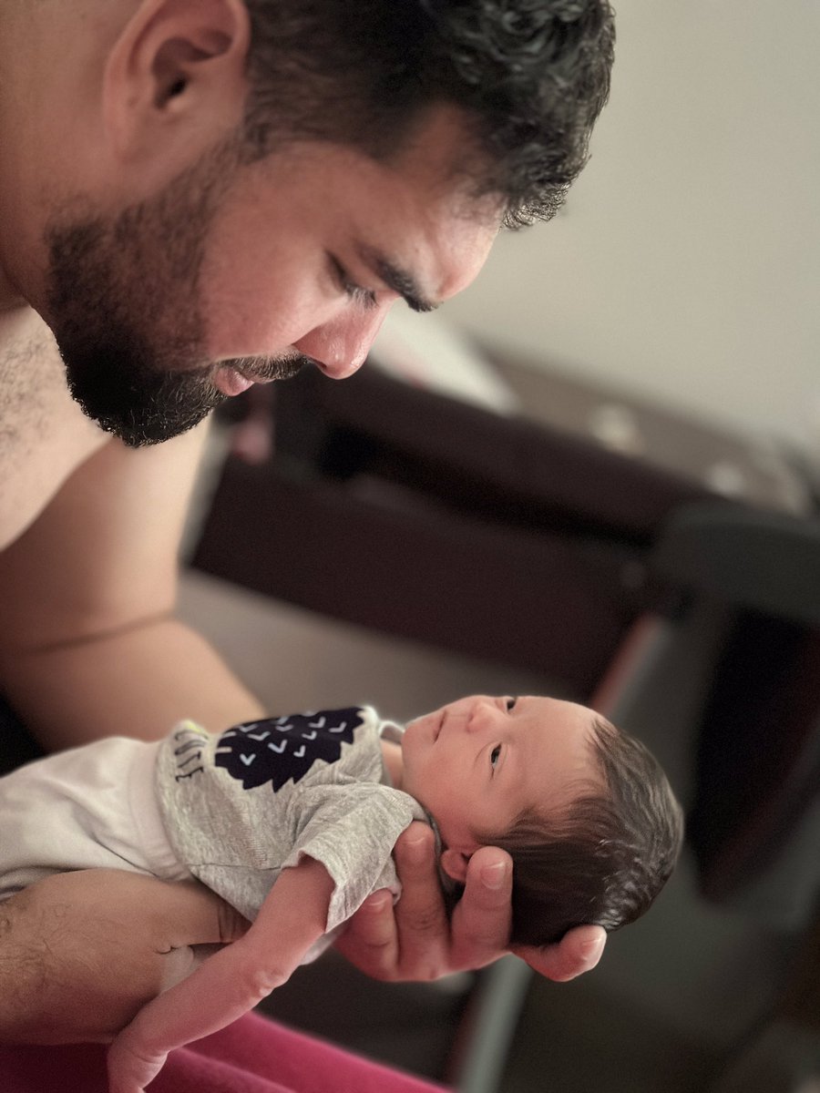 claudiadeleon16's tweet photo. El papá de Emma siempre se pone la 10, que bendición tenerte en nuestras vidas @nikoconga20 🥰🥹😍❤️ te amo! https://t.co/rShukdvPzZ