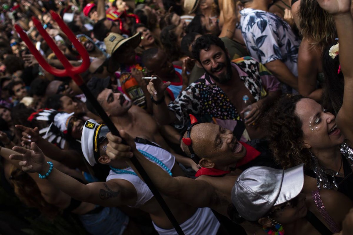Crônicas de Carnaval: Festa Profana. 

instagram.com/p/Co75VQAvh-U/…