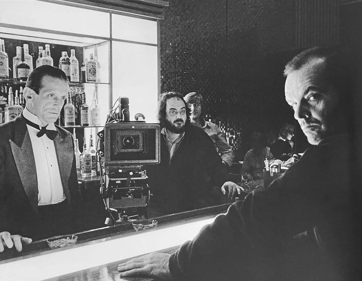 "Hayatın anlamsızlığı, insanı kendi anlamlarını yaratmaya zorlar."

Stanley Kubrick