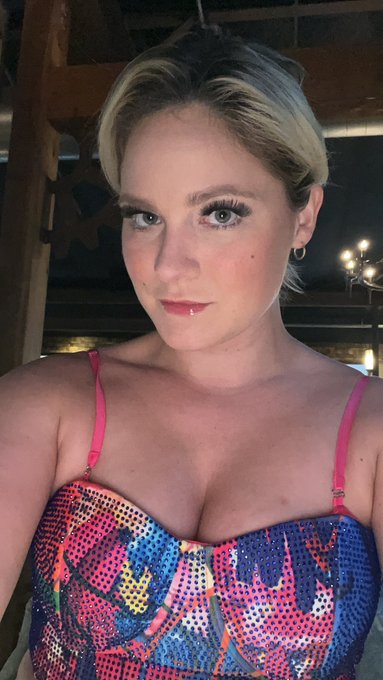 Colorful! https://t.co/AVxc7RJW2w<a href="/tag/womancrushwednesday"class="tags"><span>#womancrushwednesday</span></a>