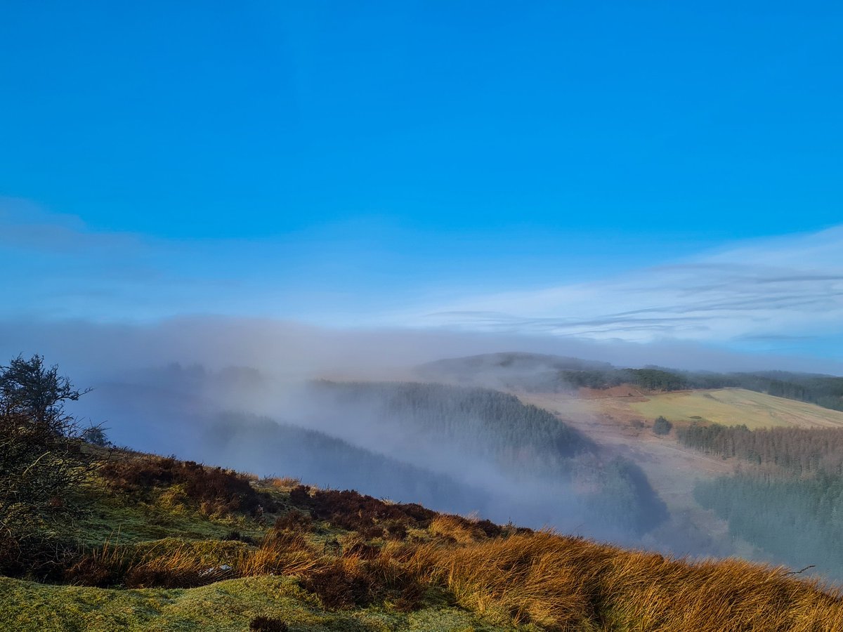 DanJamesENPA's tweet photo. What a wonderful commute. Looking up at North Hill from the kitchen I expected a foggy run to Lynmouth, but by the time I'd done the school run the sun was burning off the mist. #CommutingViews #Exmoor https://t.co/fVgkSQs0pQ